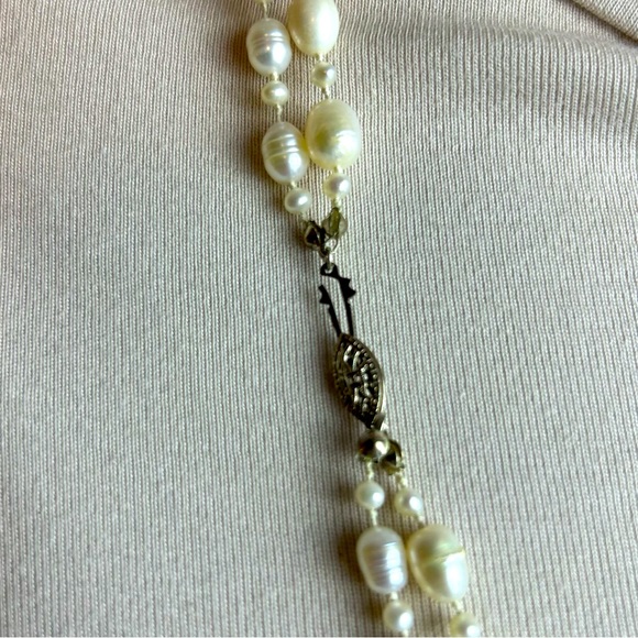 Vintage faux pearl double strand necklace. Please see photos for details. - Picture 4 of 5